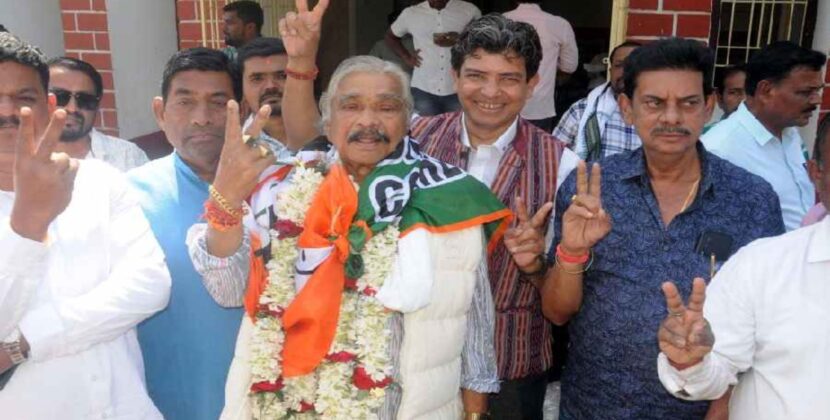 ପହଞ୍ଚିଲେ ଭକ୍ତ; ବାପା ପୁଅ ଉତ୍ସାହିତ