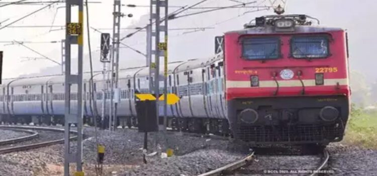 Railway station fire – ଟ୍ରେନରୁ ପାଲଚୋରି ବେଳେ ଜୀଅନ୍ତା ଜଳିଗଲେ
